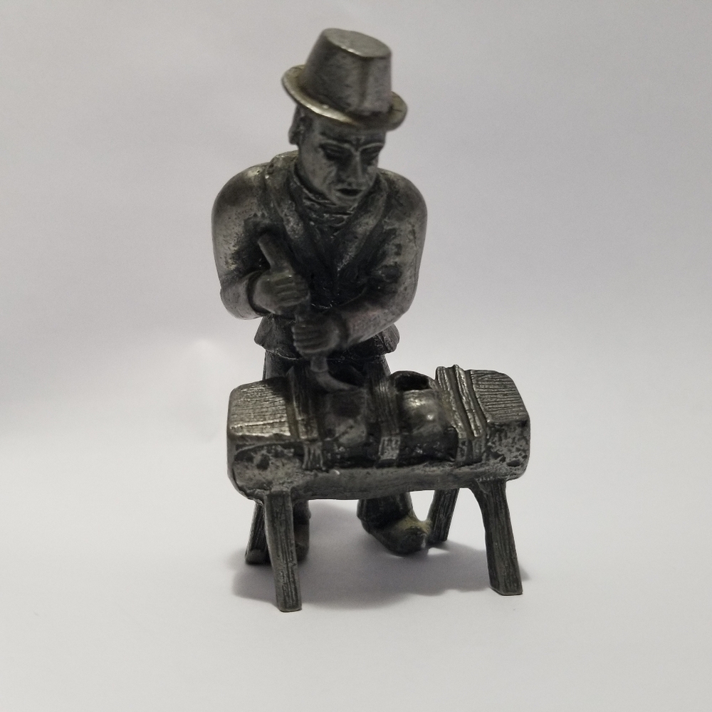 Vintage Daalderop Pewter Dutch Shoe Cobbler Figurine - Picture 2 of 10
